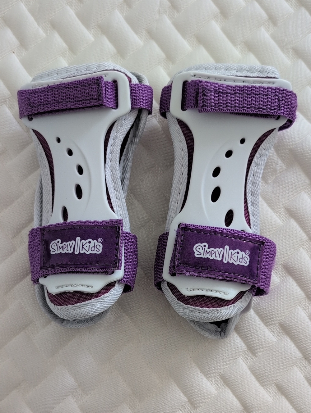 SIMPLY KIDS Wrist Guards Purple and White